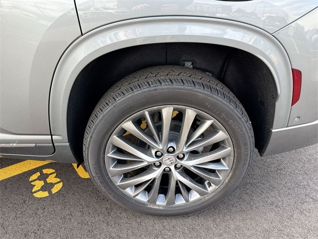 Buick Enclave Vehicle Full-screen Gallery Image 24