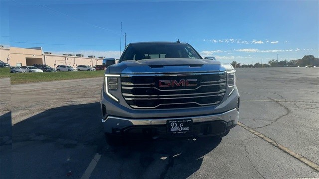 GMC Sierra 1500 Vehicle Full-screen Gallery Image 03