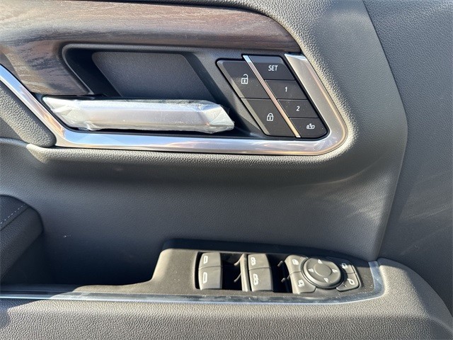 GMC Sierra 1500 Vehicle Full-screen Gallery Image 13