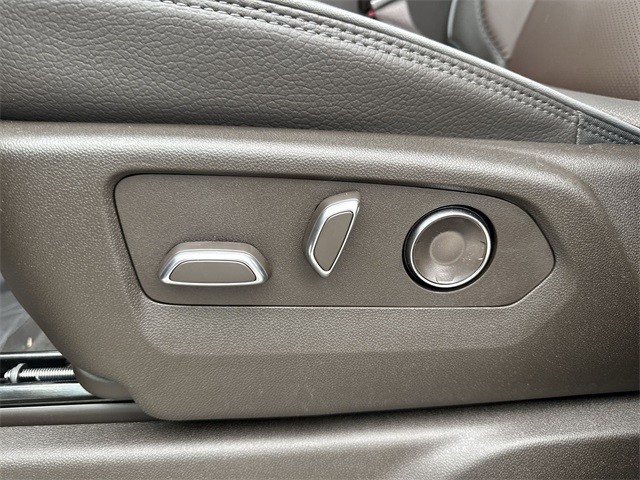 GMC Sierra 1500 Vehicle Full-screen Gallery Image 12