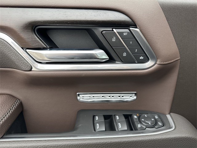 GMC Sierra 1500 Vehicle Full-screen Gallery Image 13