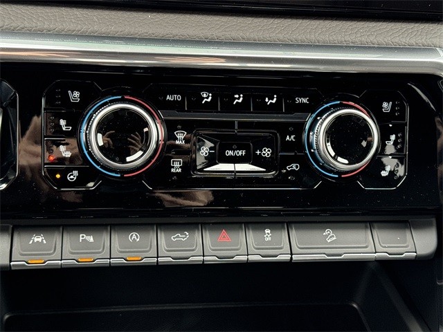 GMC Sierra 1500 Vehicle Full-screen Gallery Image 19