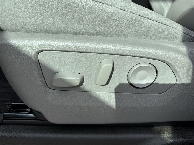 GMC Sierra 1500 Vehicle Full-screen Gallery Image 12