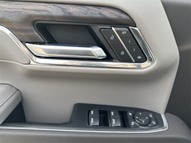 GMC Sierra 1500 Vehicle Full-screen Gallery Image 13