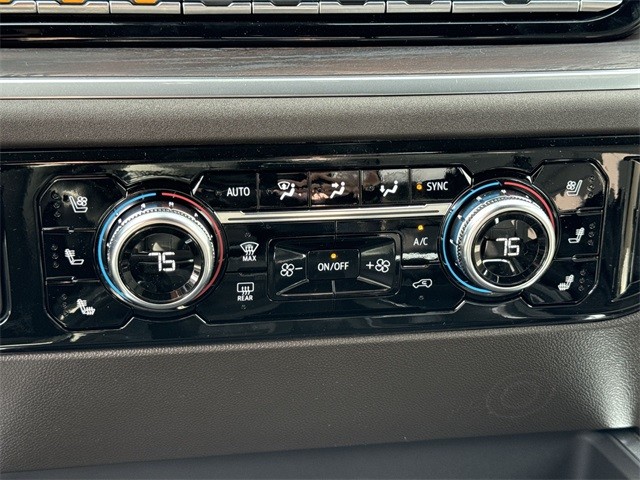 GMC Sierra 1500 Vehicle Full-screen Gallery Image 19