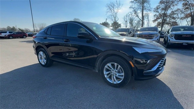 Buick Envista Vehicle Full-screen Gallery Image 02