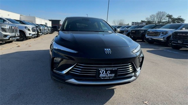 Buick Envista Vehicle Full-screen Gallery Image 03