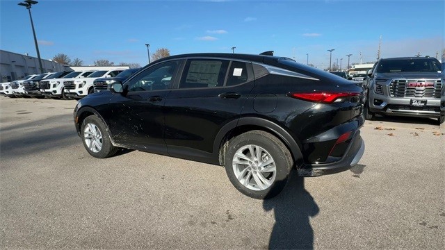 Buick Envista Vehicle Full-screen Gallery Image 06