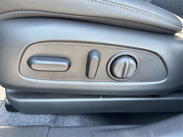 Buick Envista Vehicle Full-screen Gallery Image 12