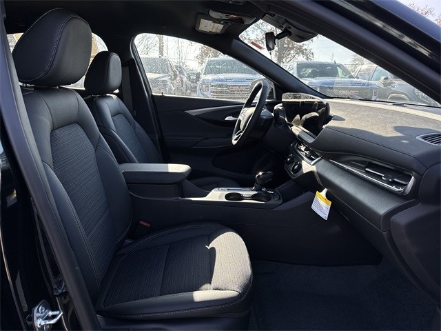 Buick Envista Vehicle Full-screen Gallery Image 24