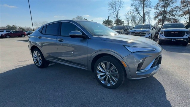 Buick Envista Vehicle Full-screen Gallery Image 02