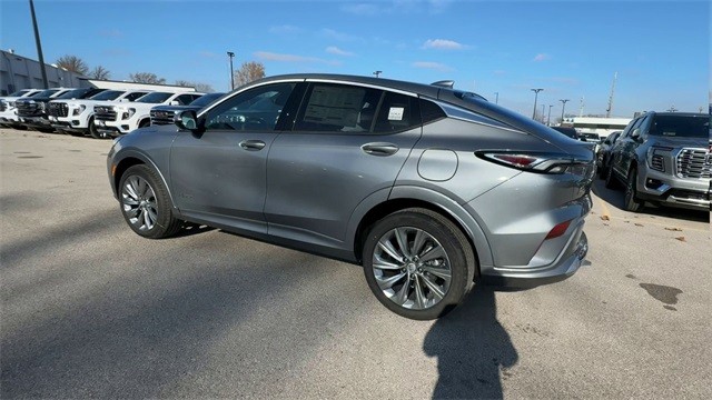 Buick Envista Vehicle Full-screen Gallery Image 06