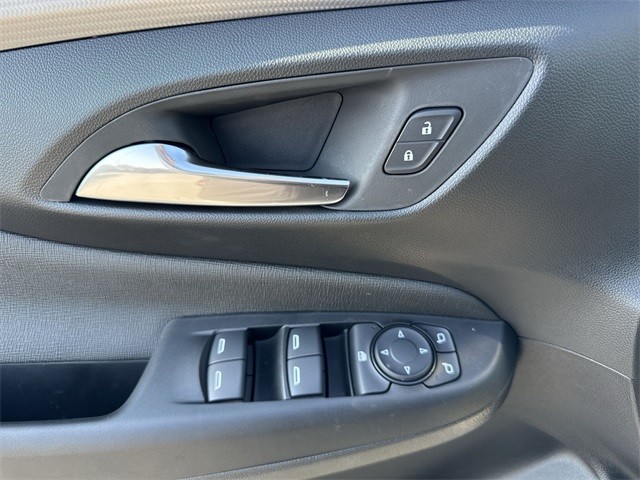 Buick Envista Vehicle Full-screen Gallery Image 13
