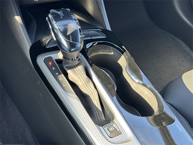 Buick Envista Vehicle Full-screen Gallery Image 19