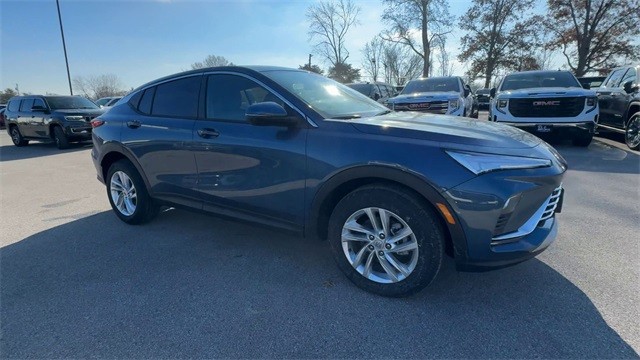 Buick Envista Vehicle Full-screen Gallery Image 02