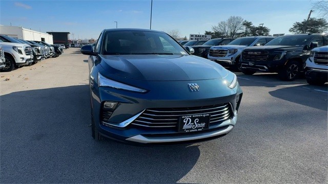 Buick Envista Vehicle Full-screen Gallery Image 03