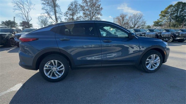 Buick Envista Vehicle Full-screen Gallery Image 09