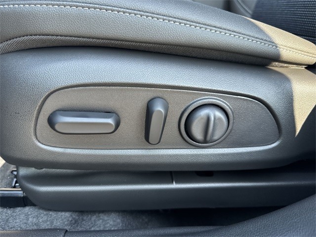 Buick Envista Vehicle Full-screen Gallery Image 12