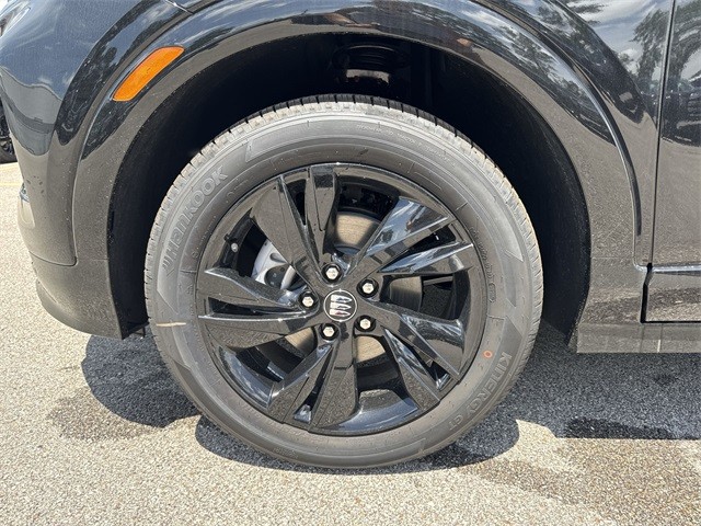 Buick Encore GX Vehicle Full-screen Gallery Image 10