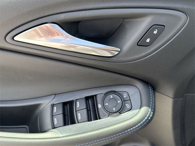 Buick Encore GX Vehicle Full-screen Gallery Image 13