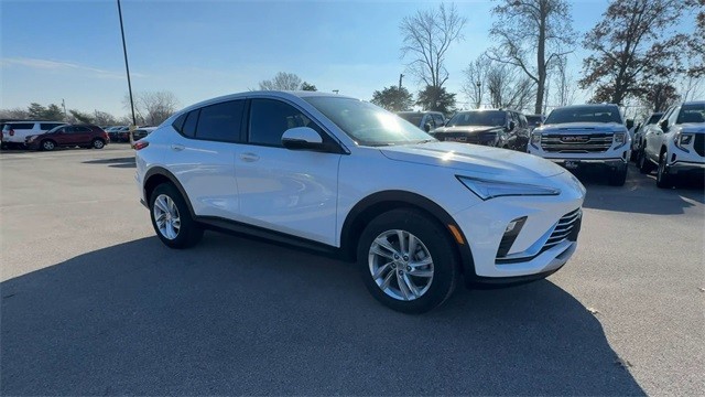 Buick Envista Vehicle Full-screen Gallery Image 02