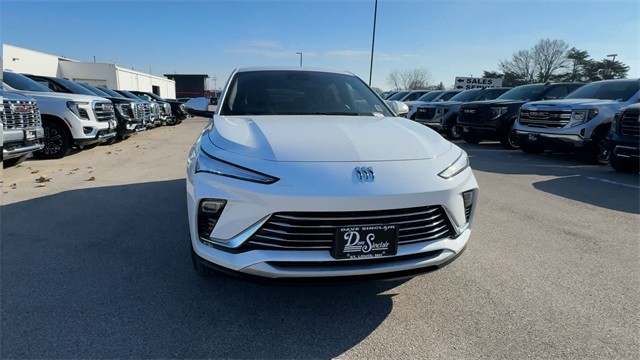 Buick Envista Vehicle Full-screen Gallery Image 03