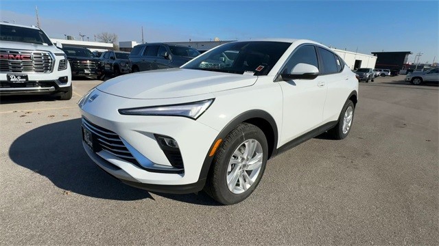 Buick Envista Vehicle Full-screen Gallery Image 04