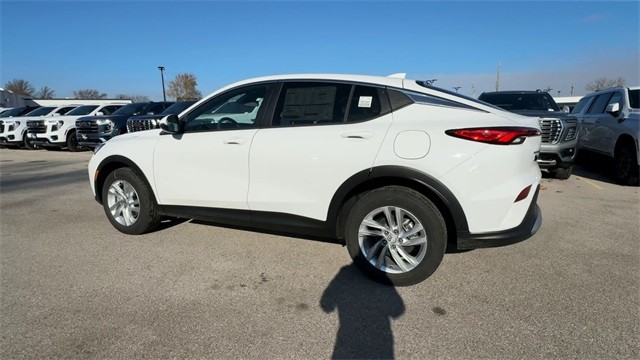 Buick Envista Vehicle Full-screen Gallery Image 06