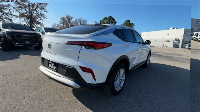 Buick Envista Vehicle Full-screen Gallery Image 08