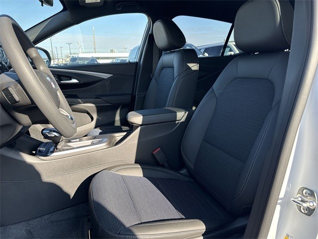 Buick Envista Vehicle Full-screen Gallery Image 11