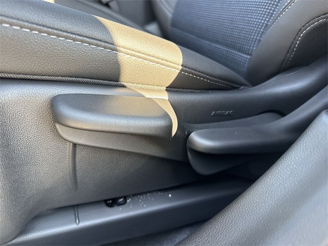 Buick Envista Vehicle Full-screen Gallery Image 12