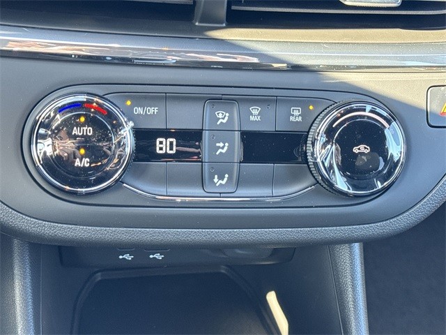 Buick Envista Vehicle Full-screen Gallery Image 18