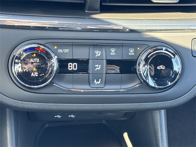 Buick Envista Vehicle Full-screen Gallery Image 19