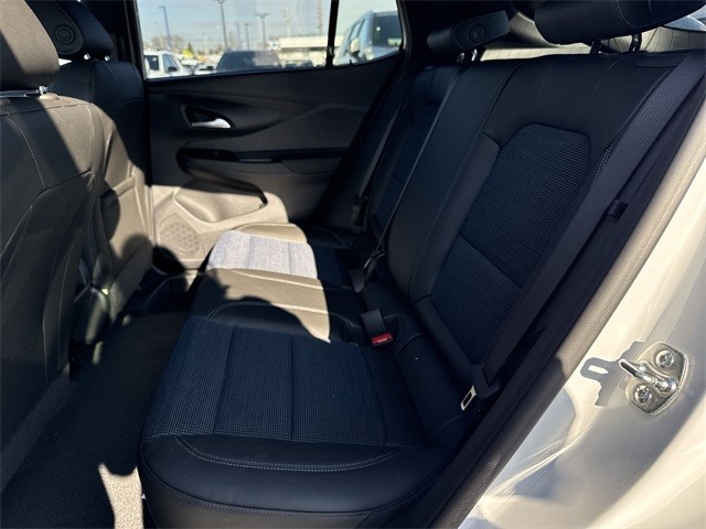 Buick Envista Vehicle Full-screen Gallery Image 22