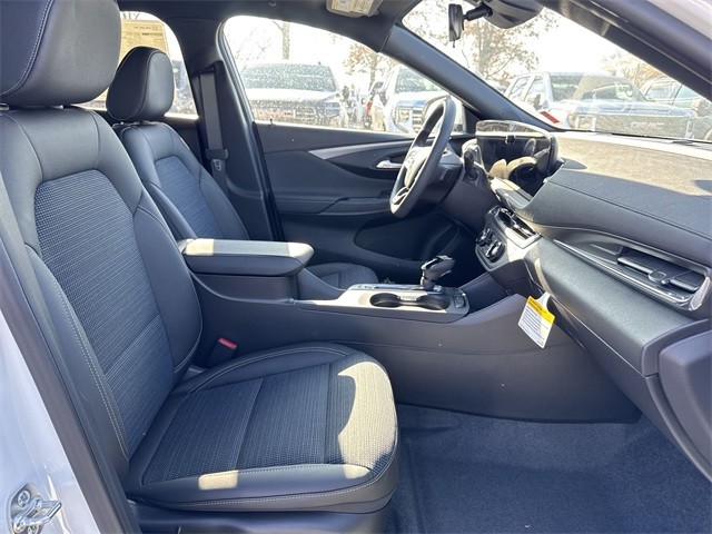 Buick Envista Vehicle Full-screen Gallery Image 24