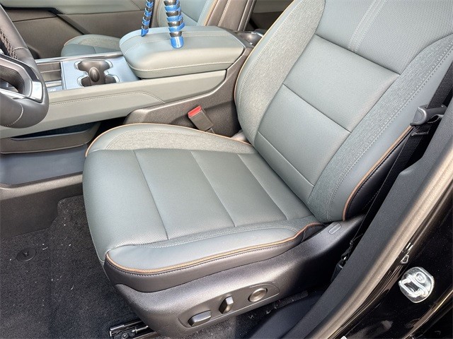 GMC Acadia Vehicle Full-screen Gallery Image 11