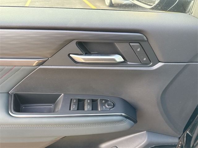 GMC Acadia Vehicle Full-screen Gallery Image 13