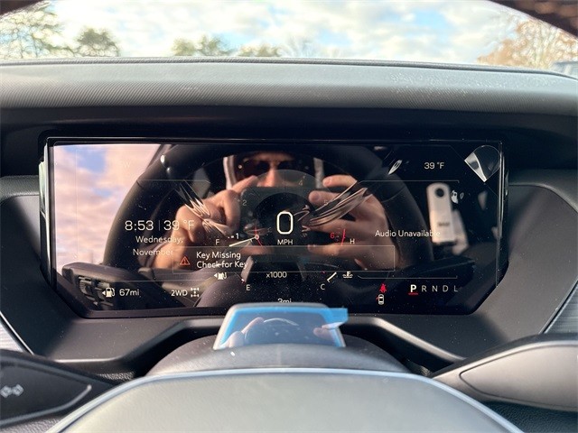 GMC Acadia Vehicle Full-screen Gallery Image 15