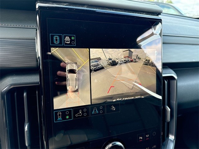 GMC Acadia Vehicle Full-screen Gallery Image 17