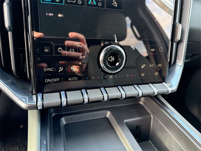 GMC Acadia Vehicle Full-screen Gallery Image 21