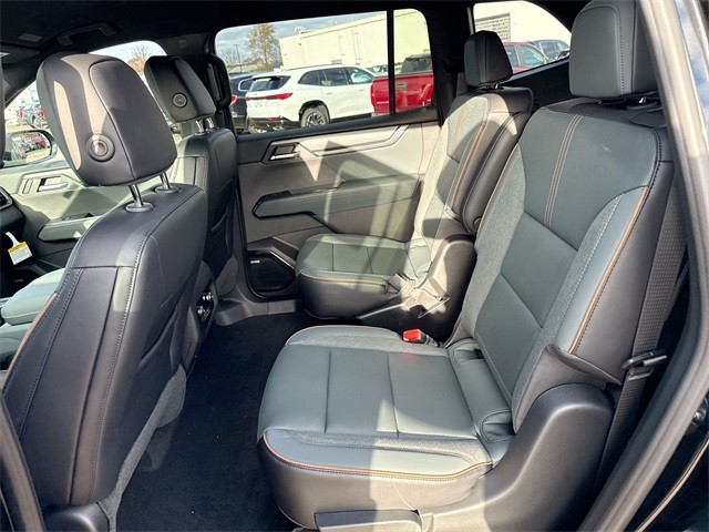 GMC Acadia Vehicle Full-screen Gallery Image 22