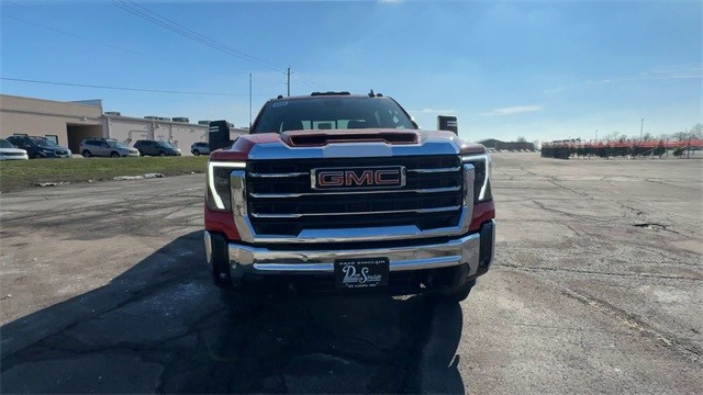 GMC Sierra 2500HD Vehicle Full-screen Gallery Image 03