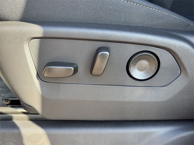 GMC Sierra 2500HD Vehicle Full-screen Gallery Image 12