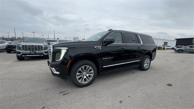 GMC Yukon XL Vehicle Full-screen Gallery Image 04