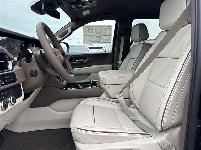 GMC Yukon XL Vehicle Full-screen Gallery Image 11