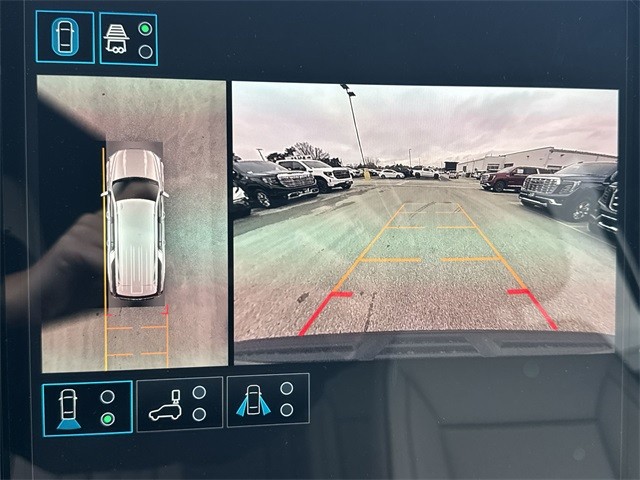 GMC Yukon XL Vehicle Full-screen Gallery Image 17