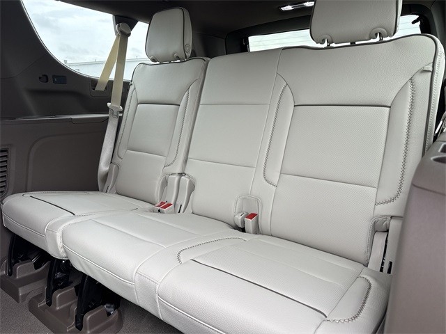 GMC Yukon XL Vehicle Full-screen Gallery Image 23