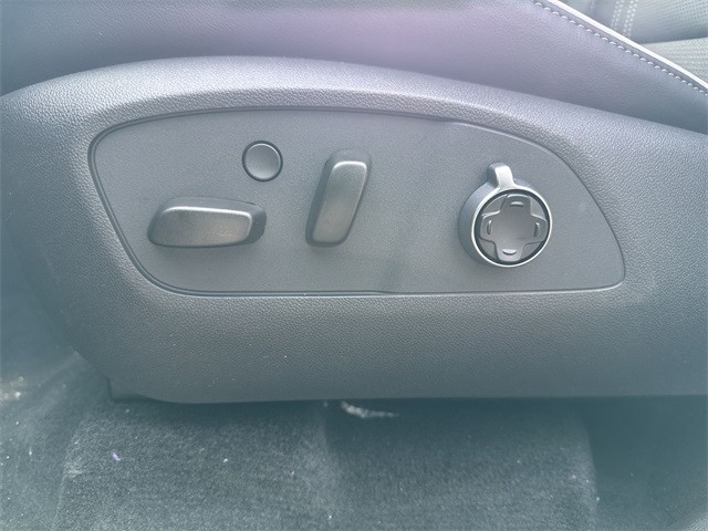 Buick Enclave Vehicle Full-screen Gallery Image 12