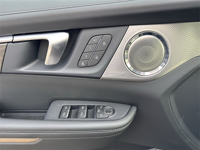 Buick Enclave Vehicle Full-screen Gallery Image 13