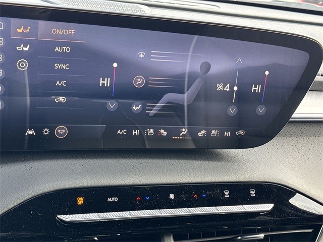 Buick Enclave Vehicle Full-screen Gallery Image 19